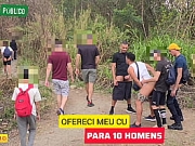 LEVEI 2 AMIGOS HÉTEROS PARA FODER MEU CU EM PÚBLICO, ONDE HOMENS COSTUMAM FAZER CAMINHADA. ENQUANTO CADA UM SE RESERVA PARA COMER MEU CU, UMA PLATEIA DE HOMENS OBSERVA E SE MASTURBAL.