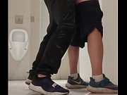FUDENDO NO BANHEIRÃO DO SHOPPING ATÉ LEITAR (COMPLETO NO RED)
