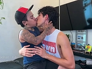 Tiny guy takes a massive cock - enriquemudu & adrianzuki