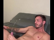 Tesão foi tanto que tive que bater uma...