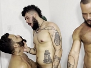 Surubão: 3 ativos pra um passivinho guloso - Assista completo (RED)