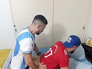 Al regresar de la cancha mi amigo hetero me permitió penetrar su hermoso culo gordo