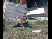 Dois dotadão na passarela mijando e fodendo gostoso